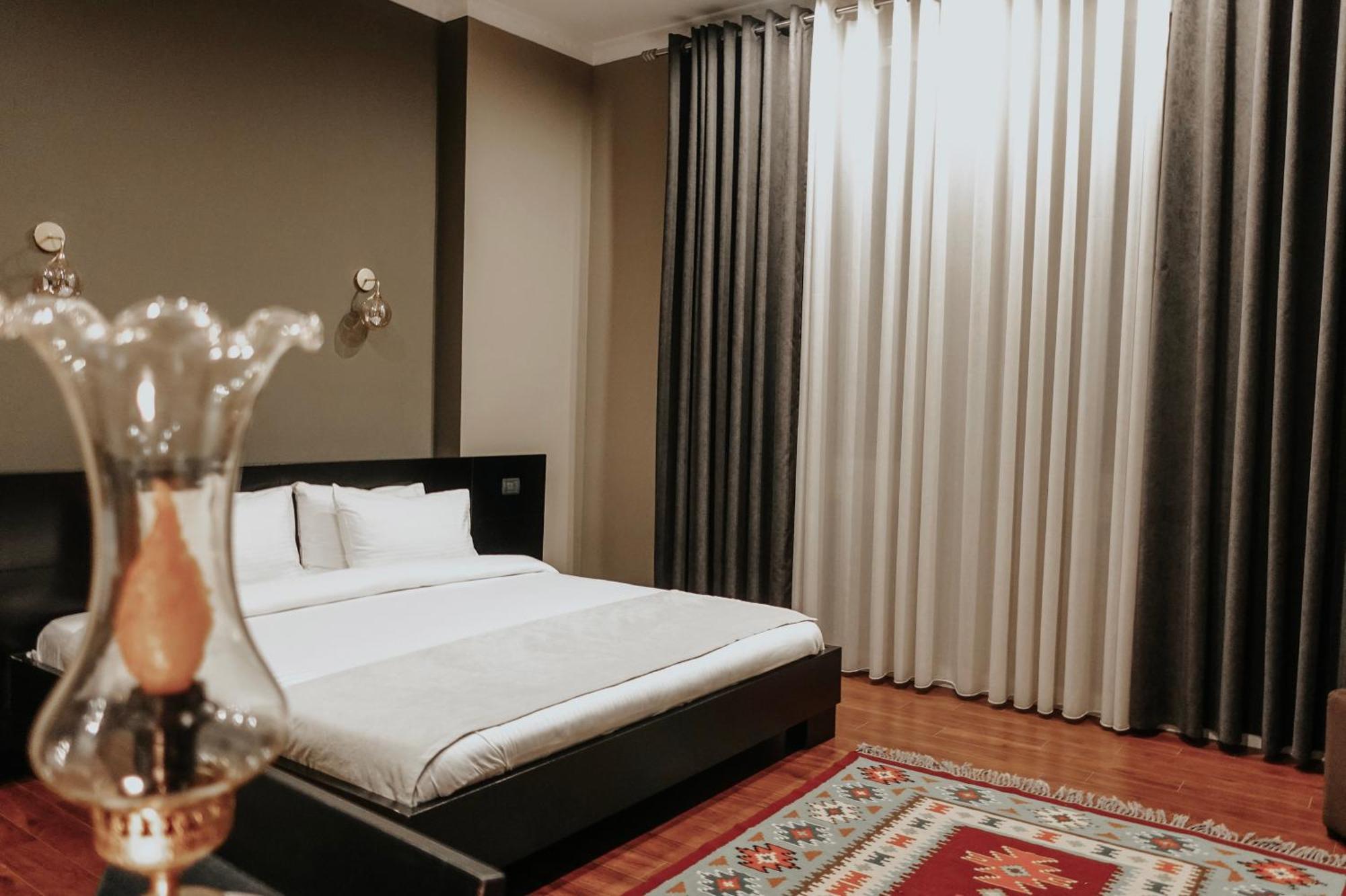 Monun Boutique Hotel Tirana Exterior photo
