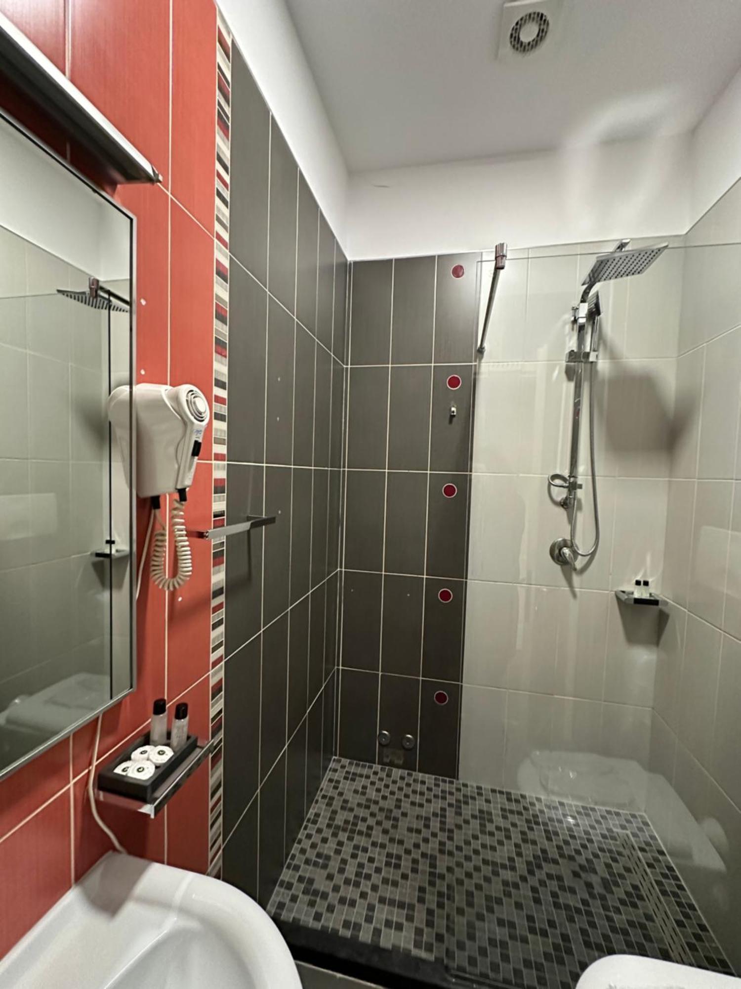 Monun Boutique Hotel Tirana Exterior photo